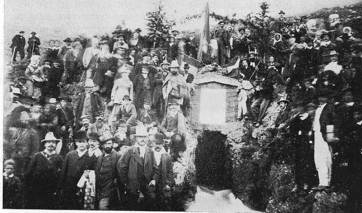 foto-di-gruppo-al-pertus.webp